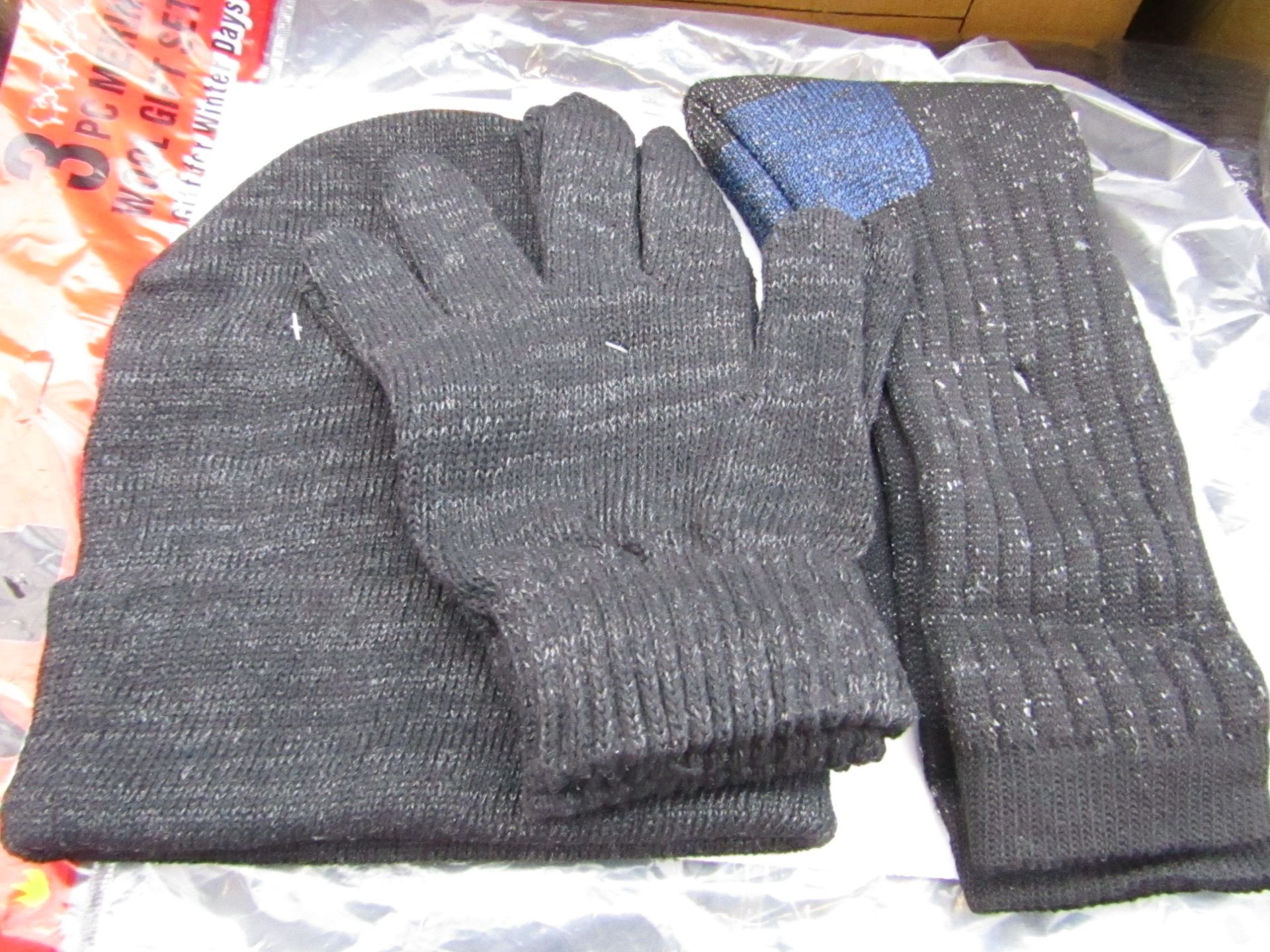 3 piece Merino Wool Gift Sets being Hat, Gloves & Socks new & packaged