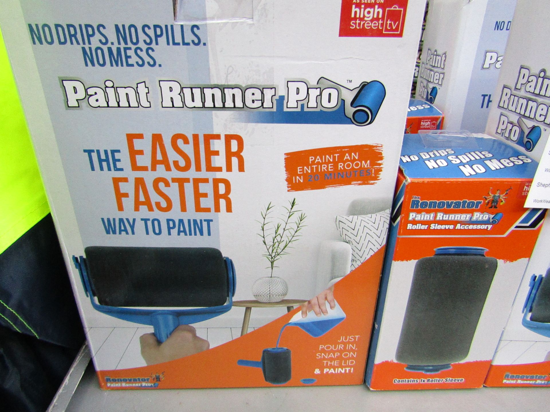 | 1x | PAINT RUNNER PRO WITH PAINT RUNNER PRO ROLLER SLEEVE ACCESSORY | UNCHECKED AND BOXED | NO