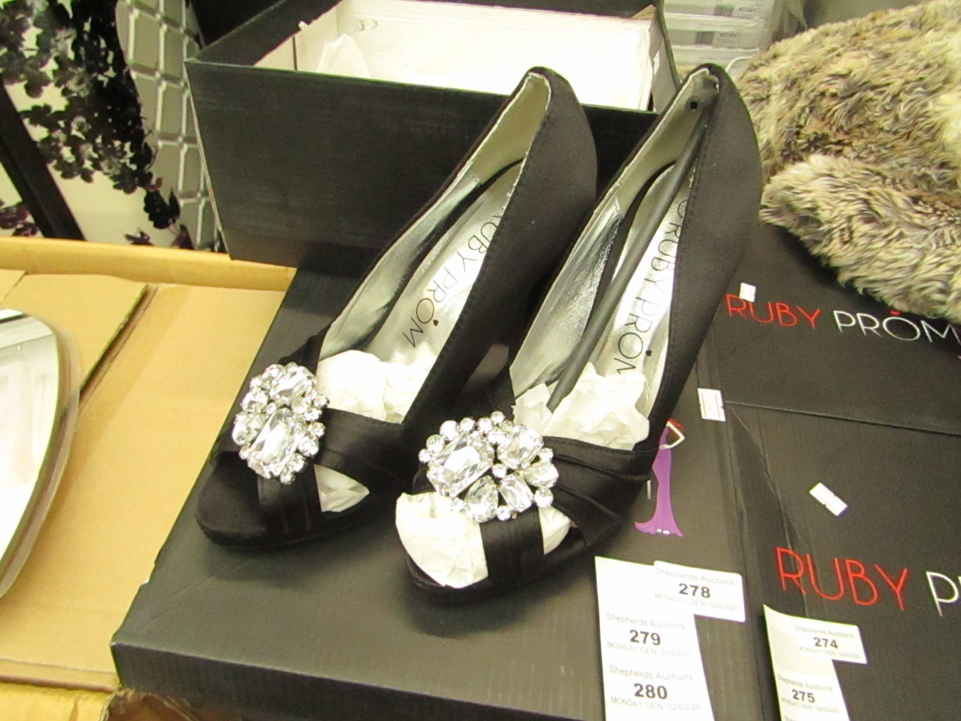 Ruby Prom Ladies Shoes. Size 6. New & Boxed. See Image For Design