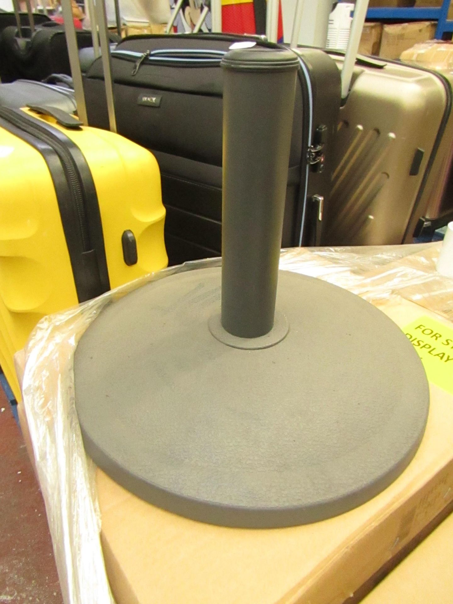 8Kg Parasol base, new and boxed.