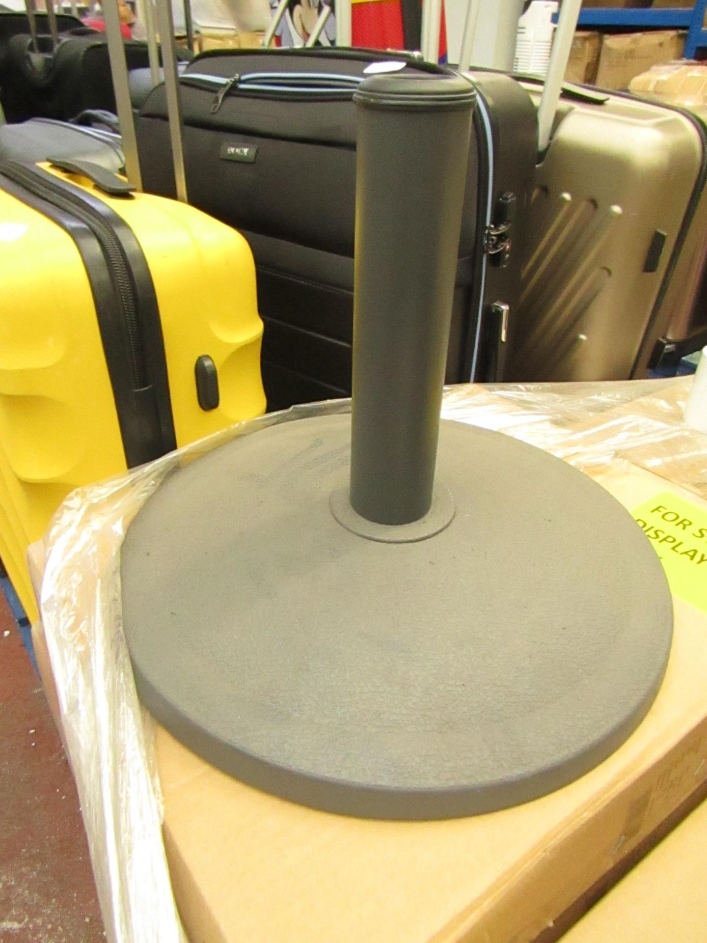 8Kg Parasol base, new and boxed.