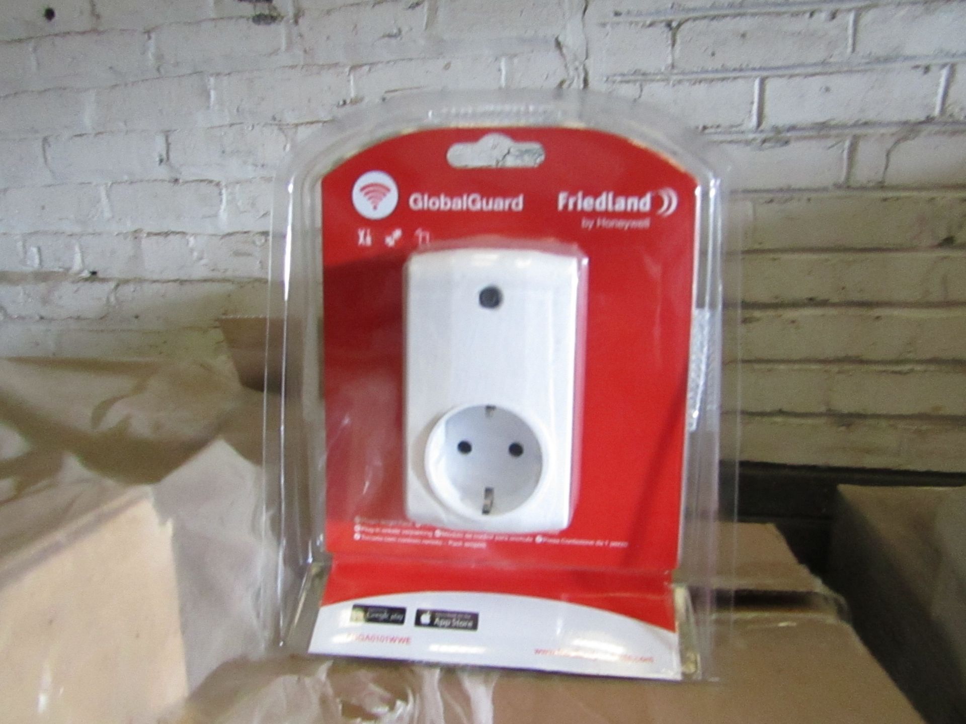 Pallet of approx 270 app operated remote socket (euro Plug Fitting), new in packaging, plugs into