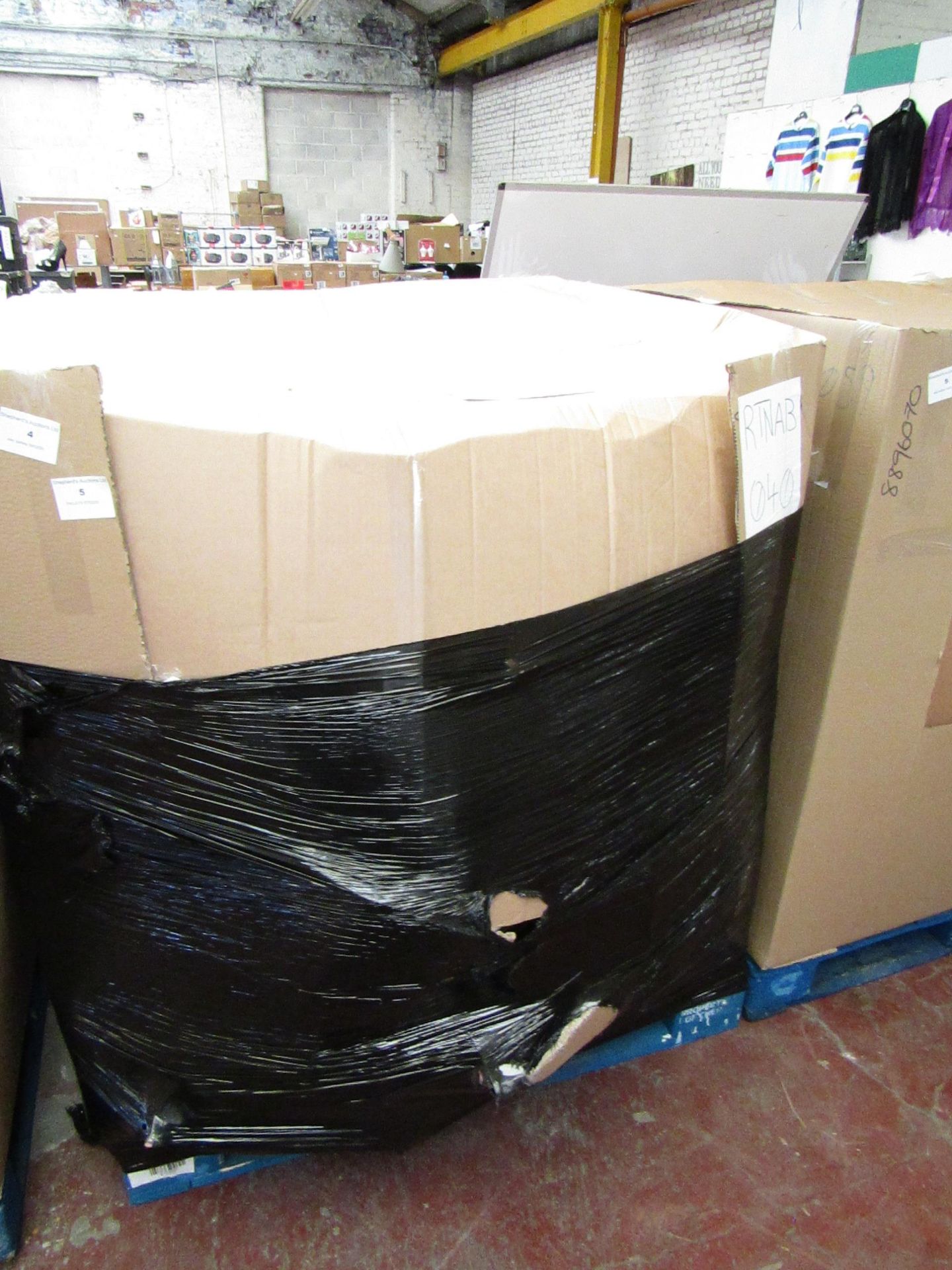 | 28X | THE PALLET CONTAINS VARIOUS SIZED YAWN AIR BEDS | BOXED AND UNCHECKED | NO ONLINE RE-