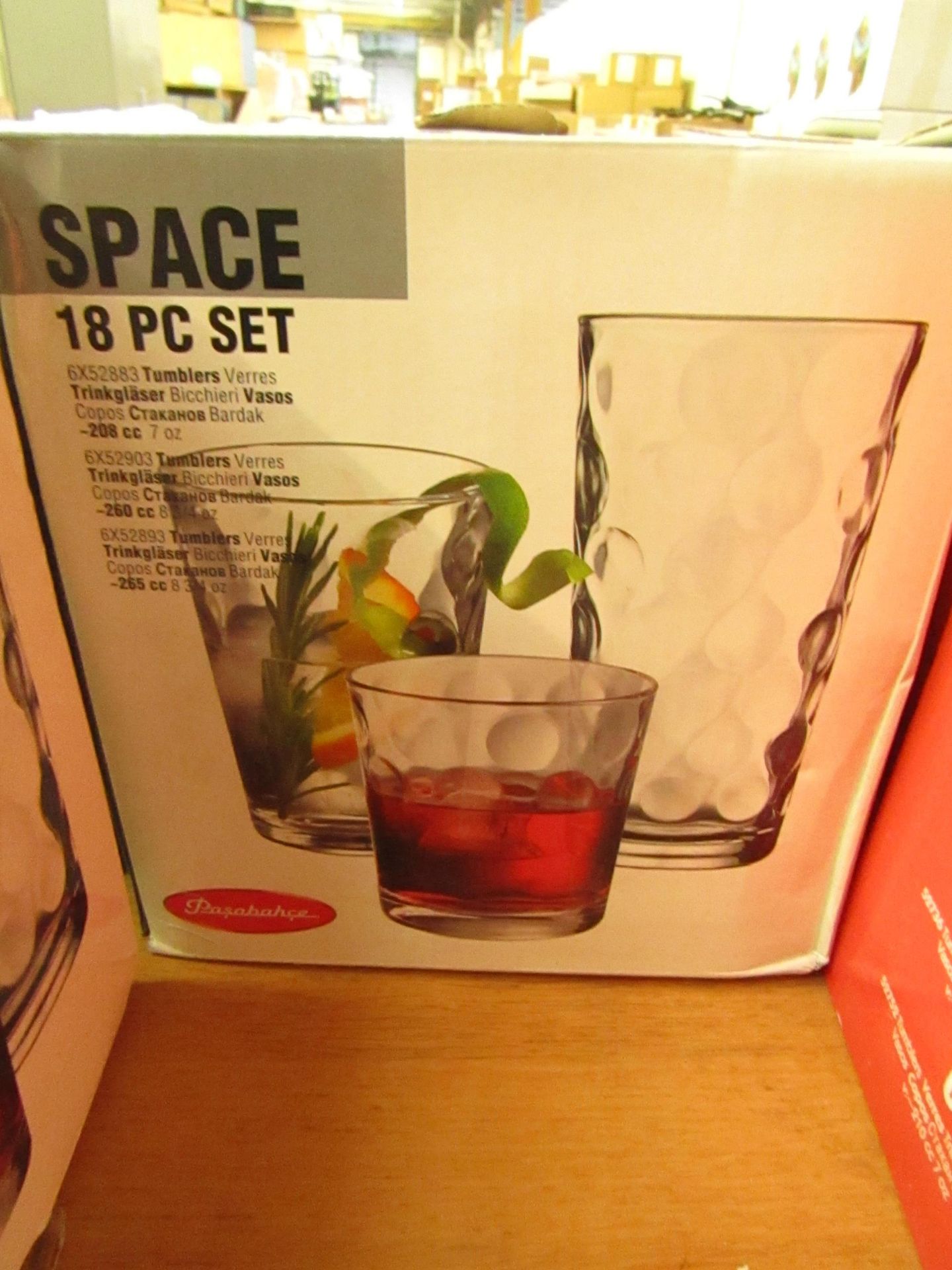 18 Piece Set of Glasses. Boxed & Unused