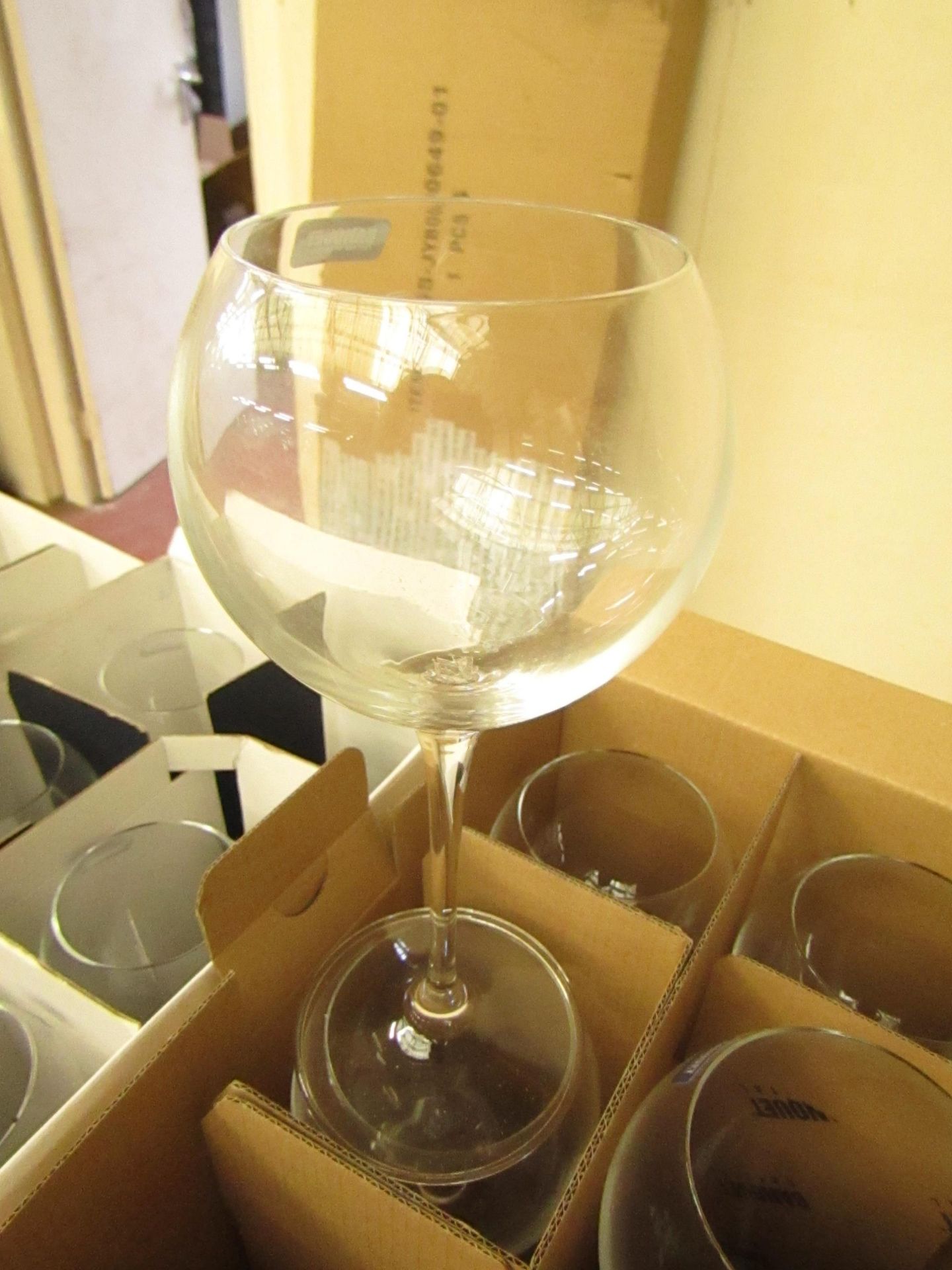 5 Wine Glasses. Unused & Boxed