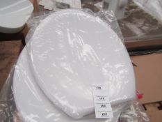 5x Unbranded Roca toilet seats, new and packaged.