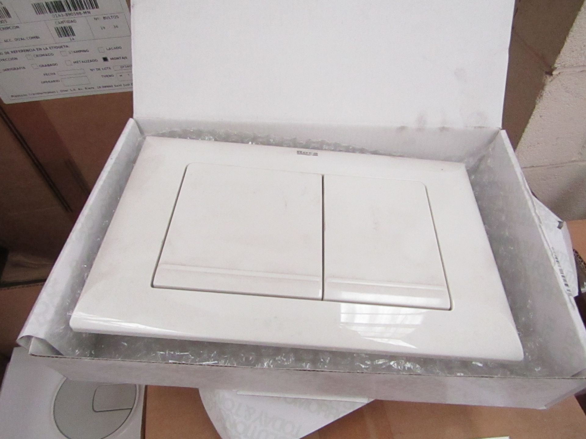 Roca L1 White Dual Flush plate, new and boxed.