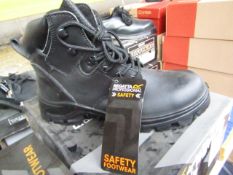 Regatta Crumpsall safety steel toe-cap boot, size 7, new and boxed.