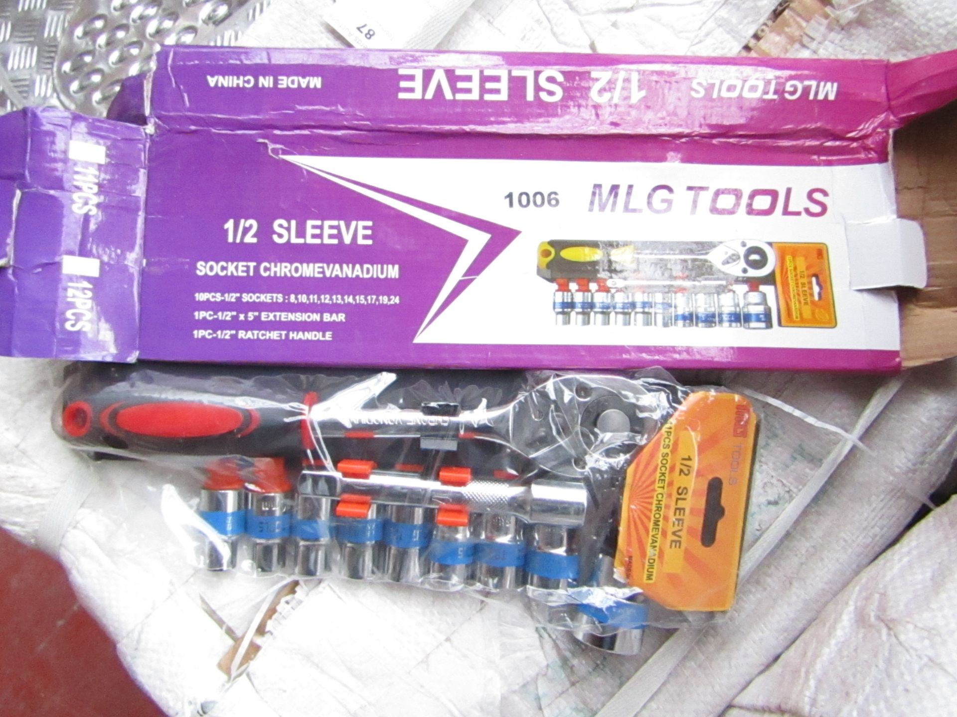 MLG Tools 12 piece socket set, new in carry case.