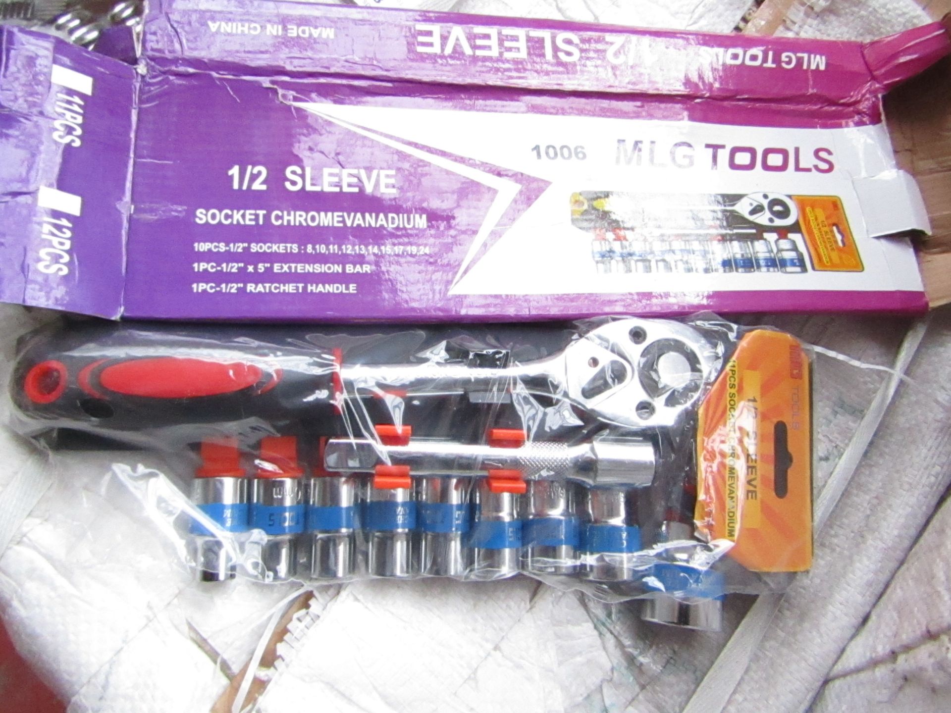 MLG Tools 12 piece socket set, new in carry case.