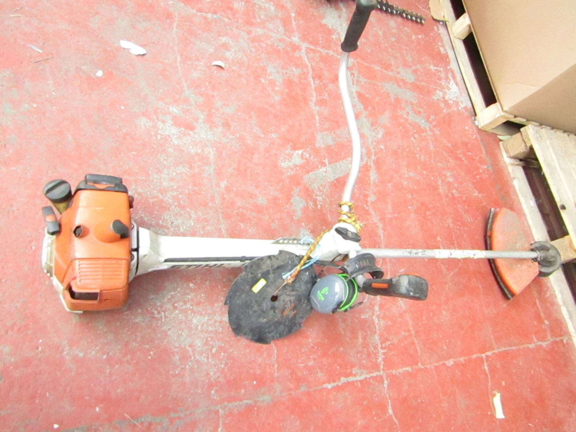 Stihl FS350 petrol Brush Cutter with Blade, unchecked
