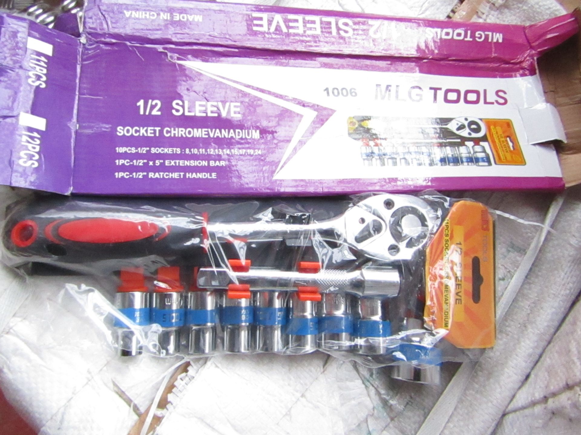 MLG Tools 12 piece socket set, new in carry case.