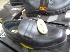 Capps safety steel toe-cap shoes, size 6, new and boxed.