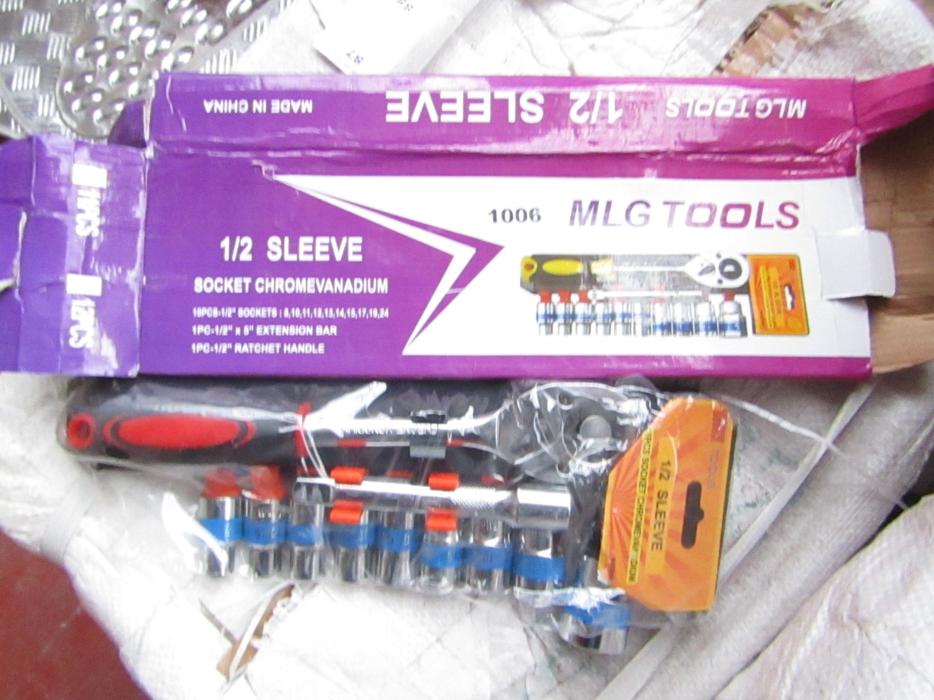 MLG Tools 12 piece socket set, new in carry case.