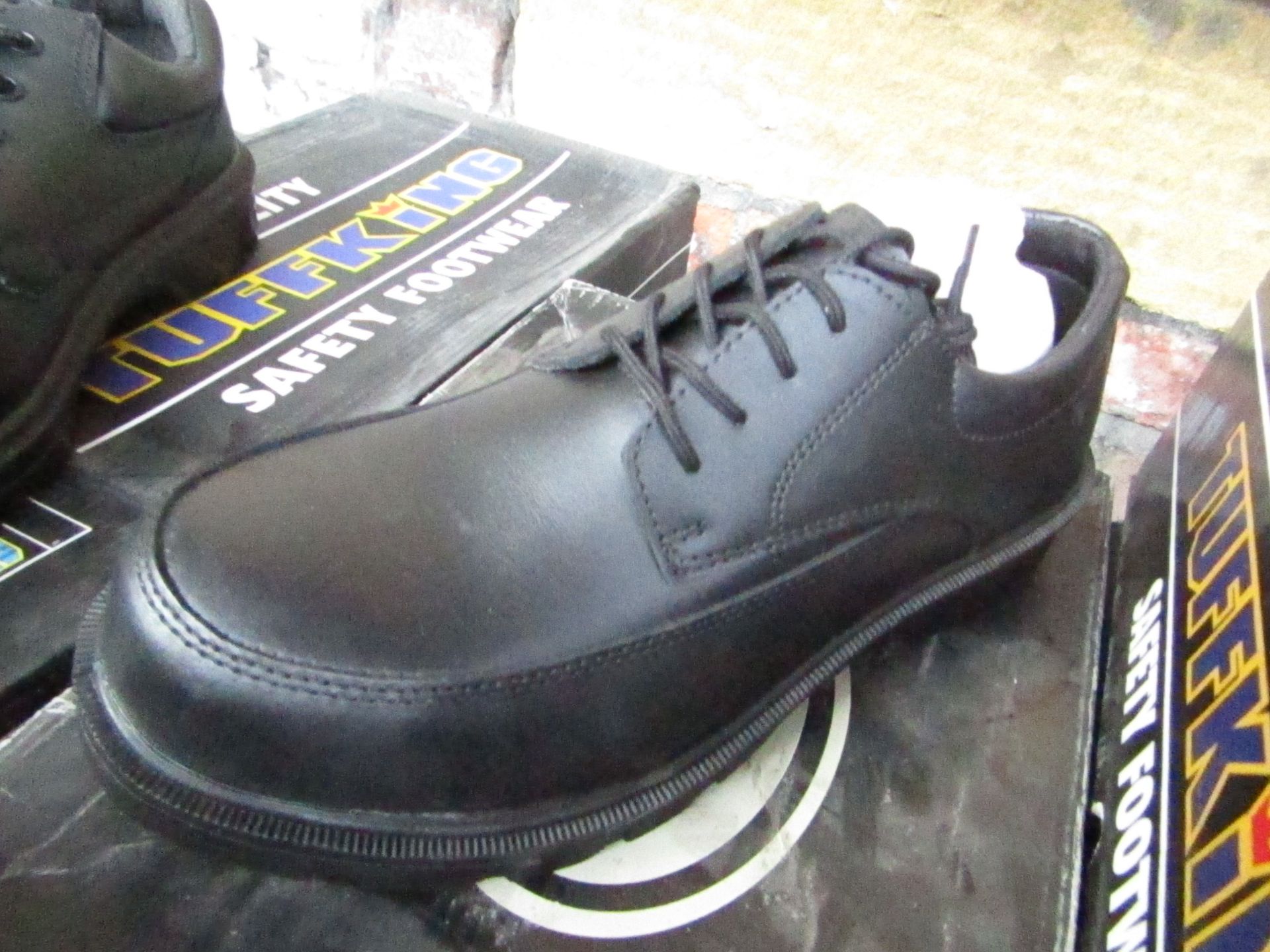 Capps safety steel toe-cap shoes, size 7, new and boxed.