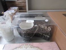 2x Novelty Mug and small tray gift sets, new