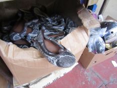 Box of Approx 30x Pairs Of Ladies Slip-On Shoes (Snake skin Effect) Boxed.