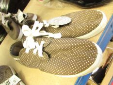 Trespass Ladies Kahki Canvas Shoes size 3 new with tag
