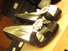 Ruby Prom Black Platform High Heel Shoes with Embelishments size 5 new (see image for design)