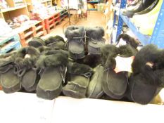 5 x Babies Real Black Sheepskin Bootees sizes 17/18/19new with tags (Randomly picked)