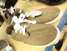 Trespass Ladies Kahki Canvas Shoes size 4 new with tag