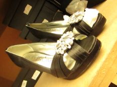 Ruby Prom Black Platform High Heel Shoes with Embelishments size 5 new (see image for design)