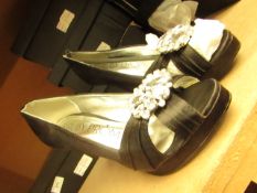 Ruby Prom Black Platform High Heel Shoes with Embelishments size 8 new (see image for design)