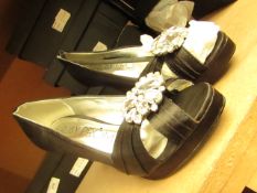 Ruby Prom Black Platform High Heel Shoes with Embelishments size 6 new (see image for design)