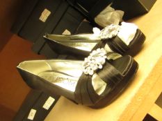 Ruby Prom Black Platform High Heel Shoes with Embelishments size 4 new (see image for design)