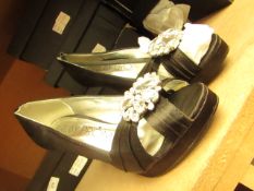 Ruby Prom Black Platform High Heel Shoes with Embelishments size 6 new (see image for design)