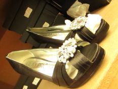 Ruby Prom Black Platform High Heel Shoes with Embelishments size 8 new (see image for design)