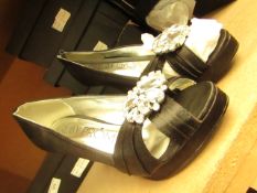 Ruby Prom Black Platform High Heel Shoes with Embelishments size 6 new (see image for design)