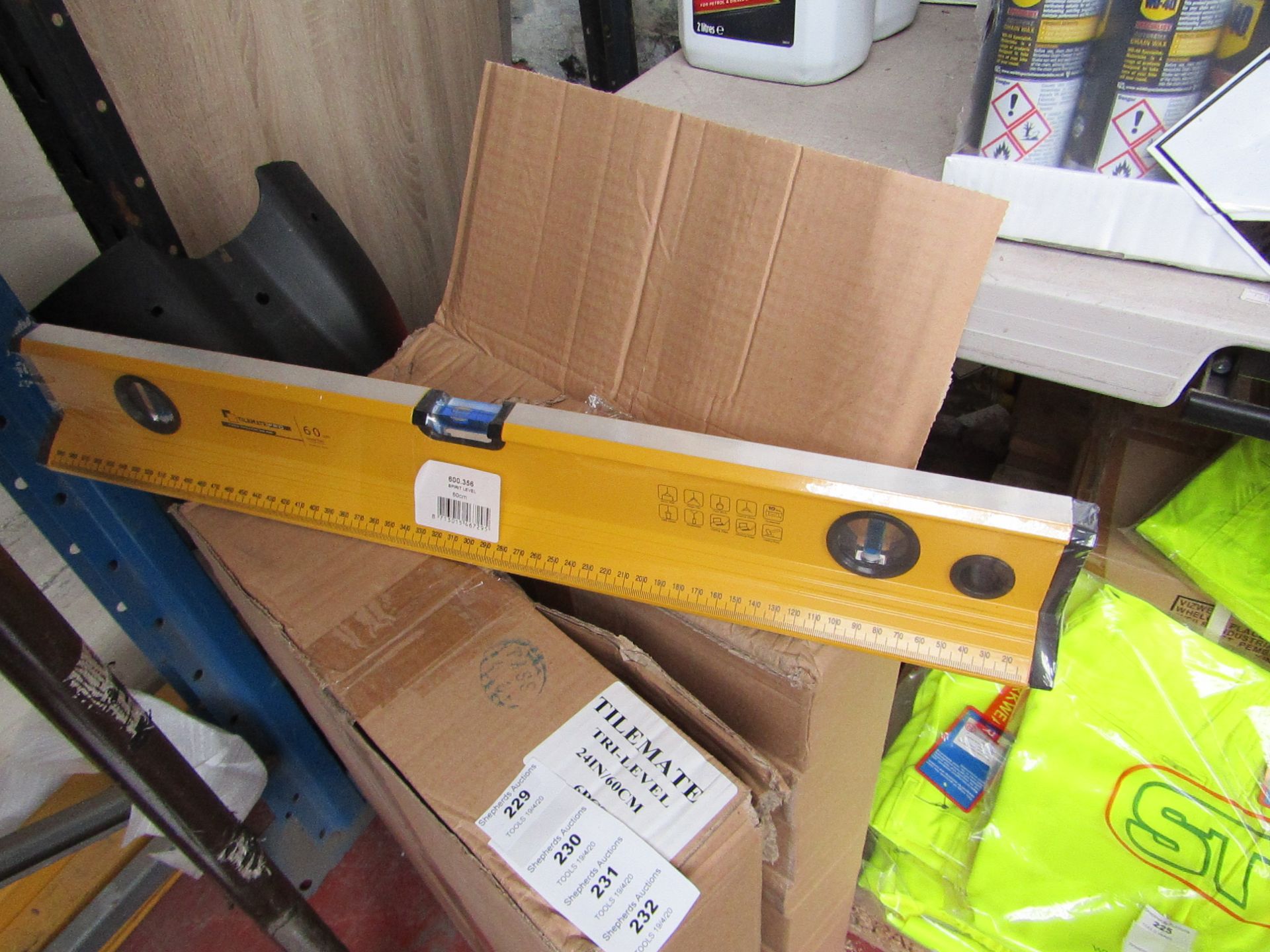 Tilemate 60cm ridged ruler with spirit level, new and factory sealed, used for levelling ridge