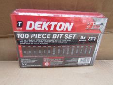 Dektopn 100 piece Bit set, new in carry case