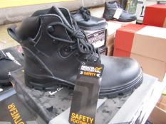 Regatta Crumpsall safety steel toe-cap boot, size 7, new and boxed.