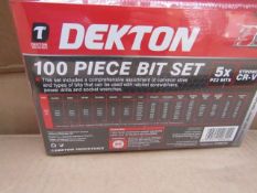 Dektopn 100 piece Bit set, new in carry case