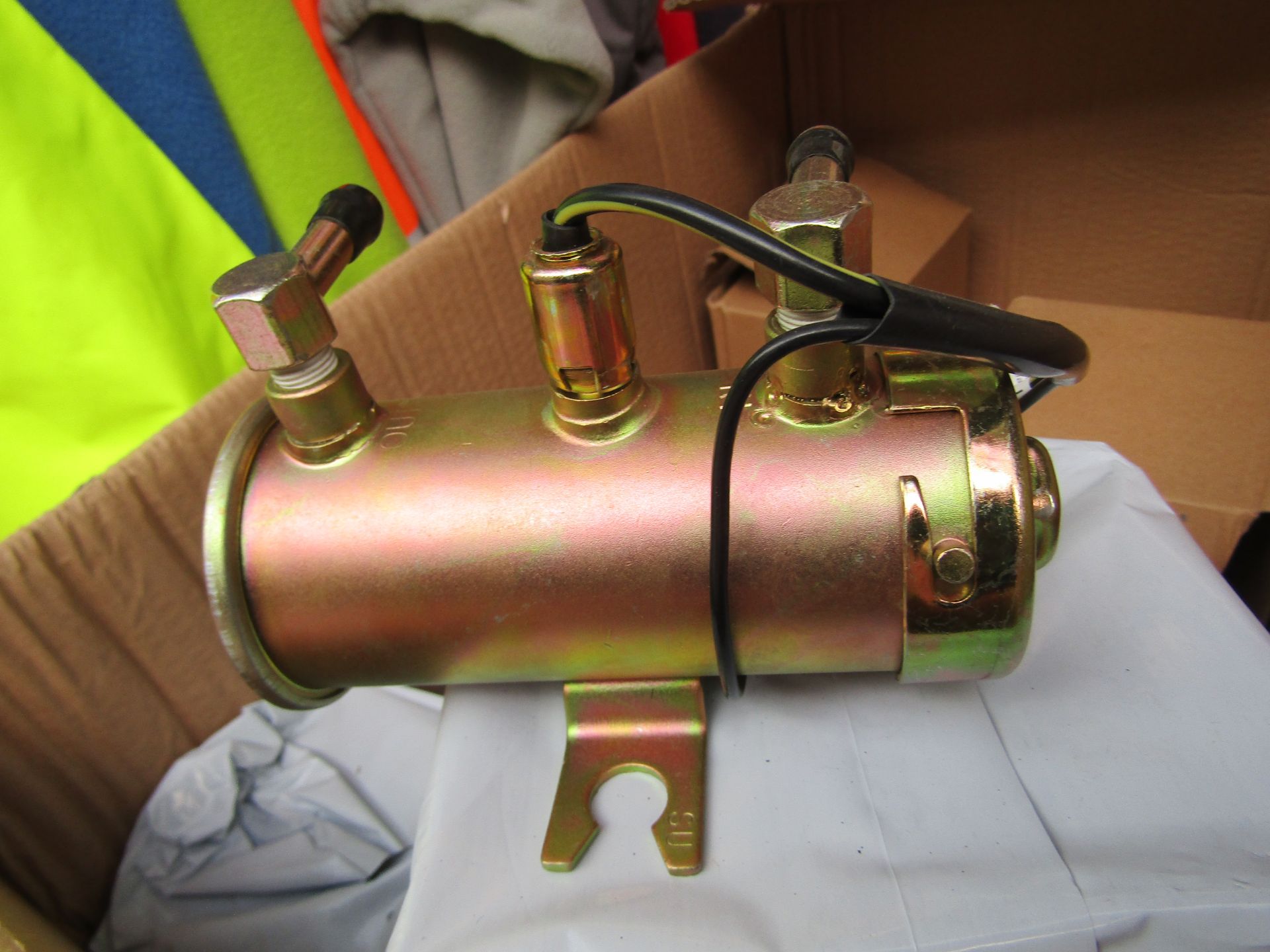 What appears to be some kind of small pump, unsure exactly what it is or if it is a water or air - Image 2 of 6