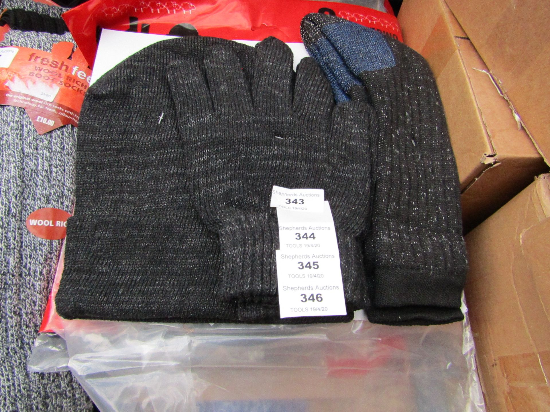 3 piece Merino Wool Gift Sets being Hat, Gloves & Socks new & packaged