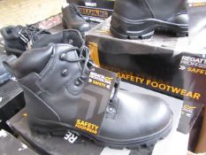 Regatta Crumpsall safety steel toe-cap boot, size 8, new and boxed.