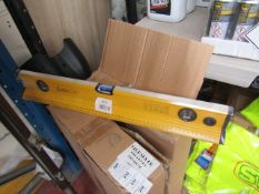 Tilemate 60cm ridged ruler with spirit level, new and factory sealed, used for levelling ridge