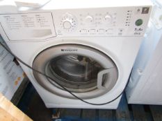 Hotpoint Style 7Kg washing machine, powers on and spins.