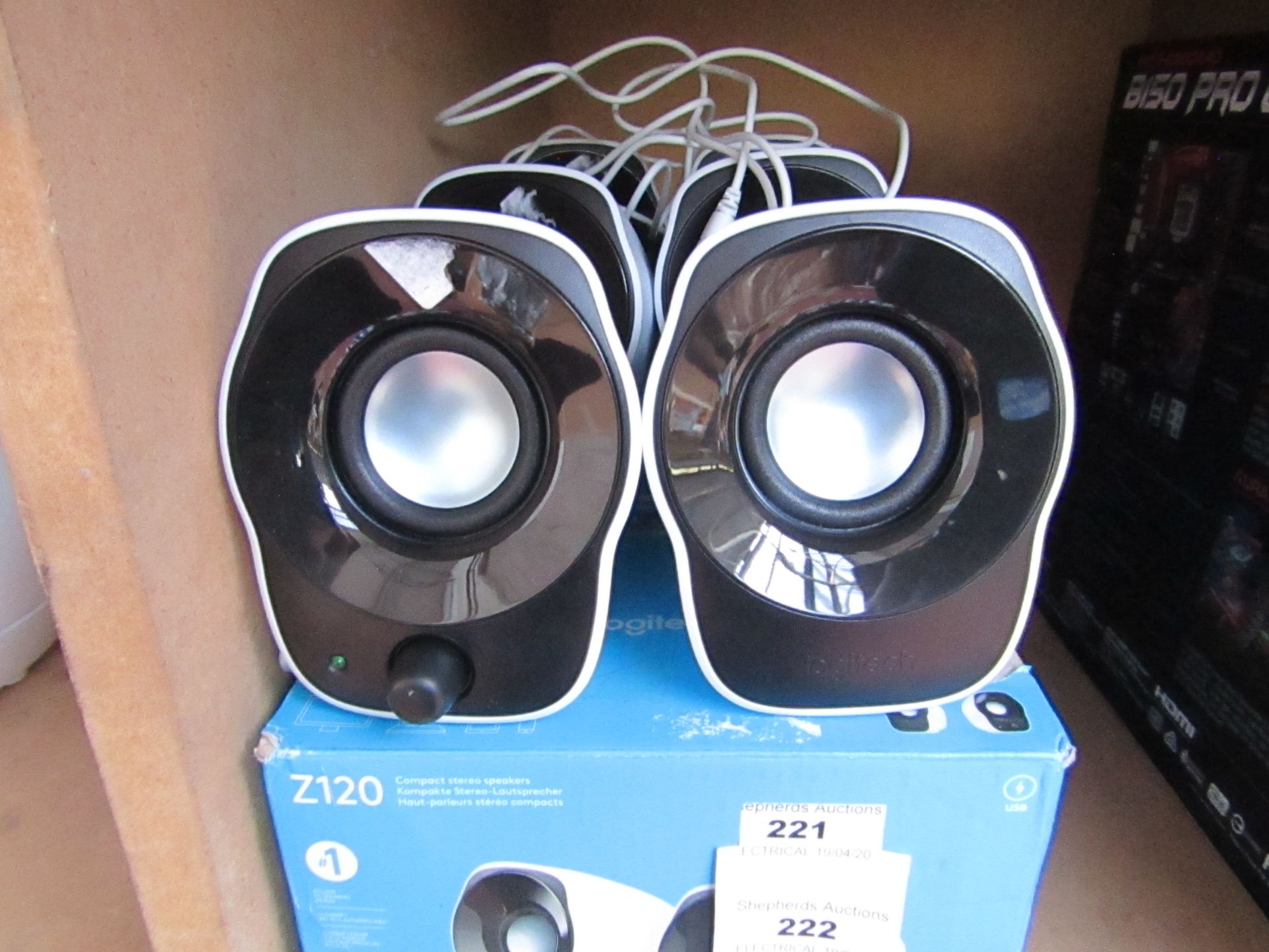 Logitech 2w compact stereo speakers, tested working and boxed.