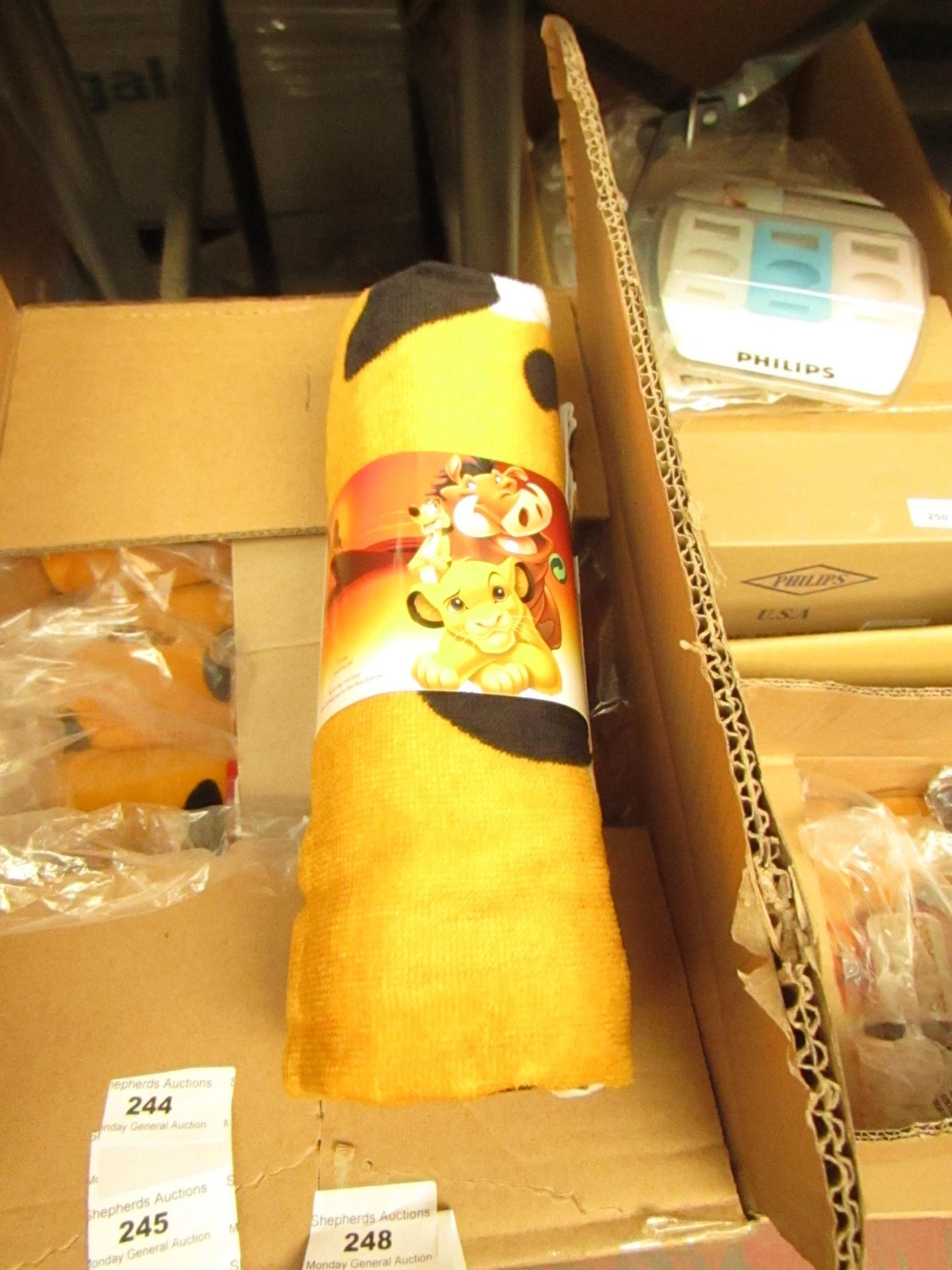 Lion King printed towel 70 x 140cm, new and packaged.