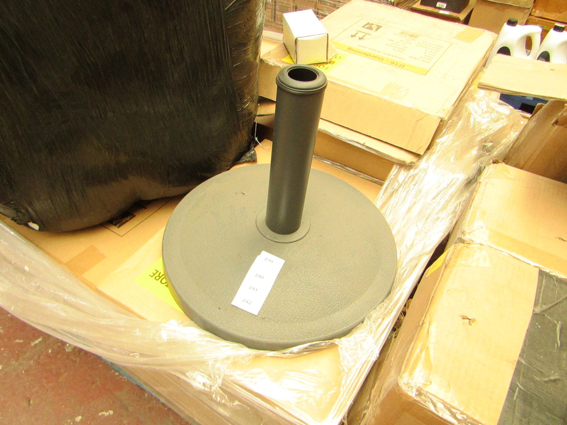 8Kg Parasol base - New and boxed.