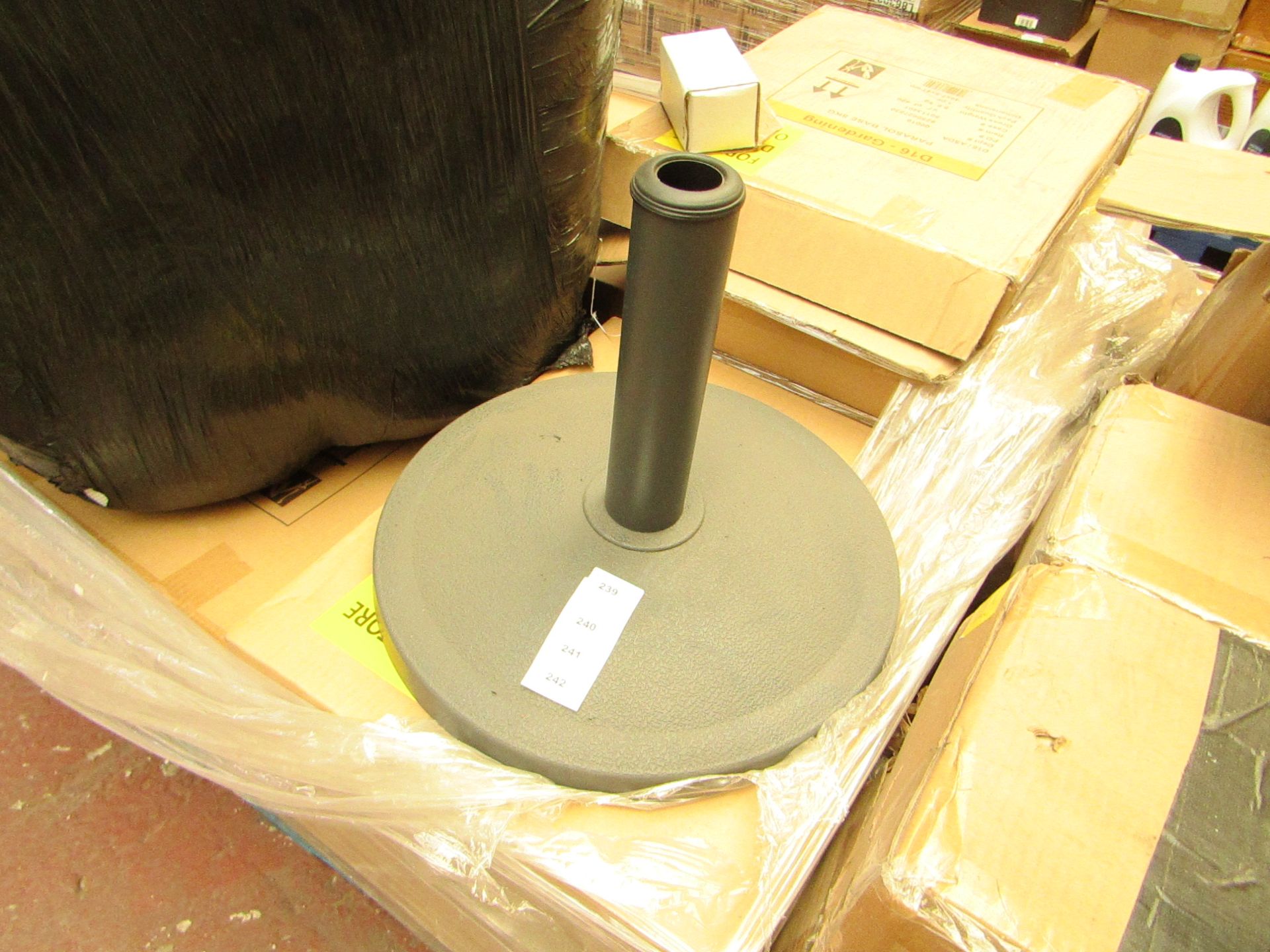 8Kg Parasol base - New and boxed.