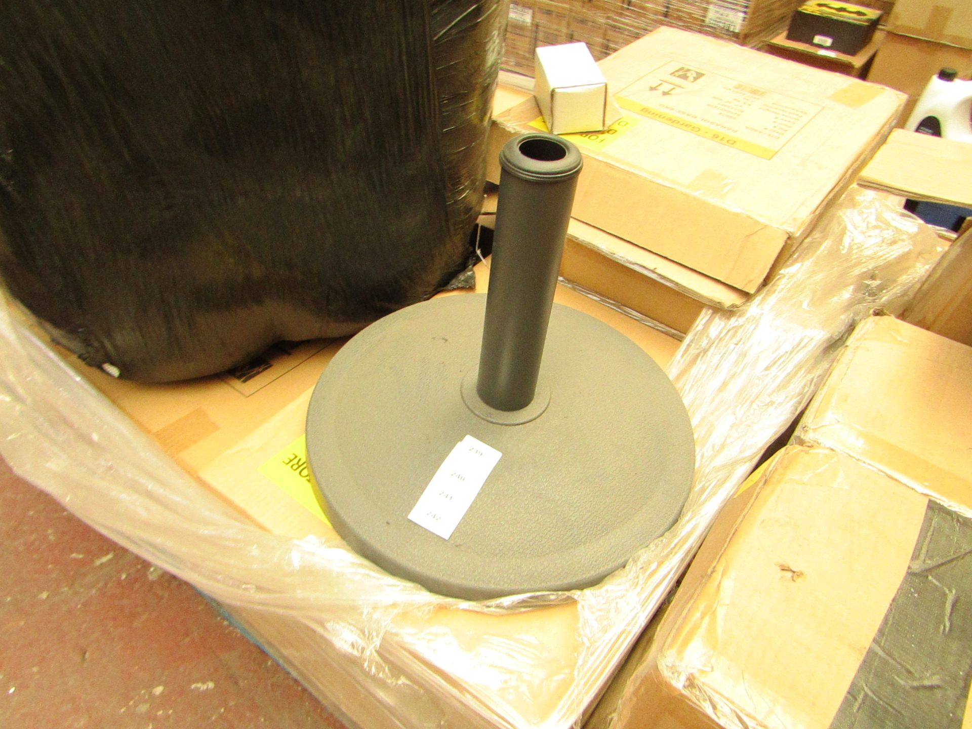 8Kg Parasol base - New and boxed.