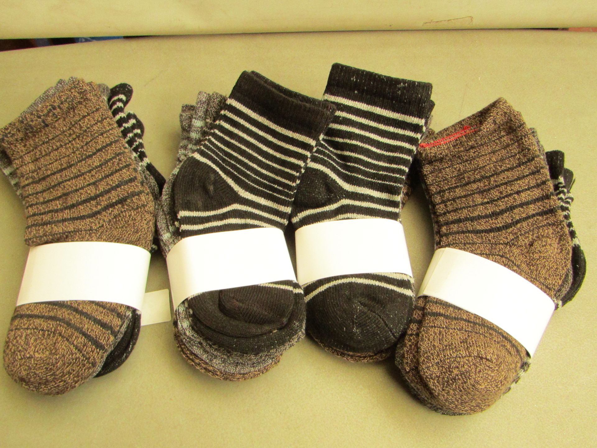 20x Pairs of children's socks, new.