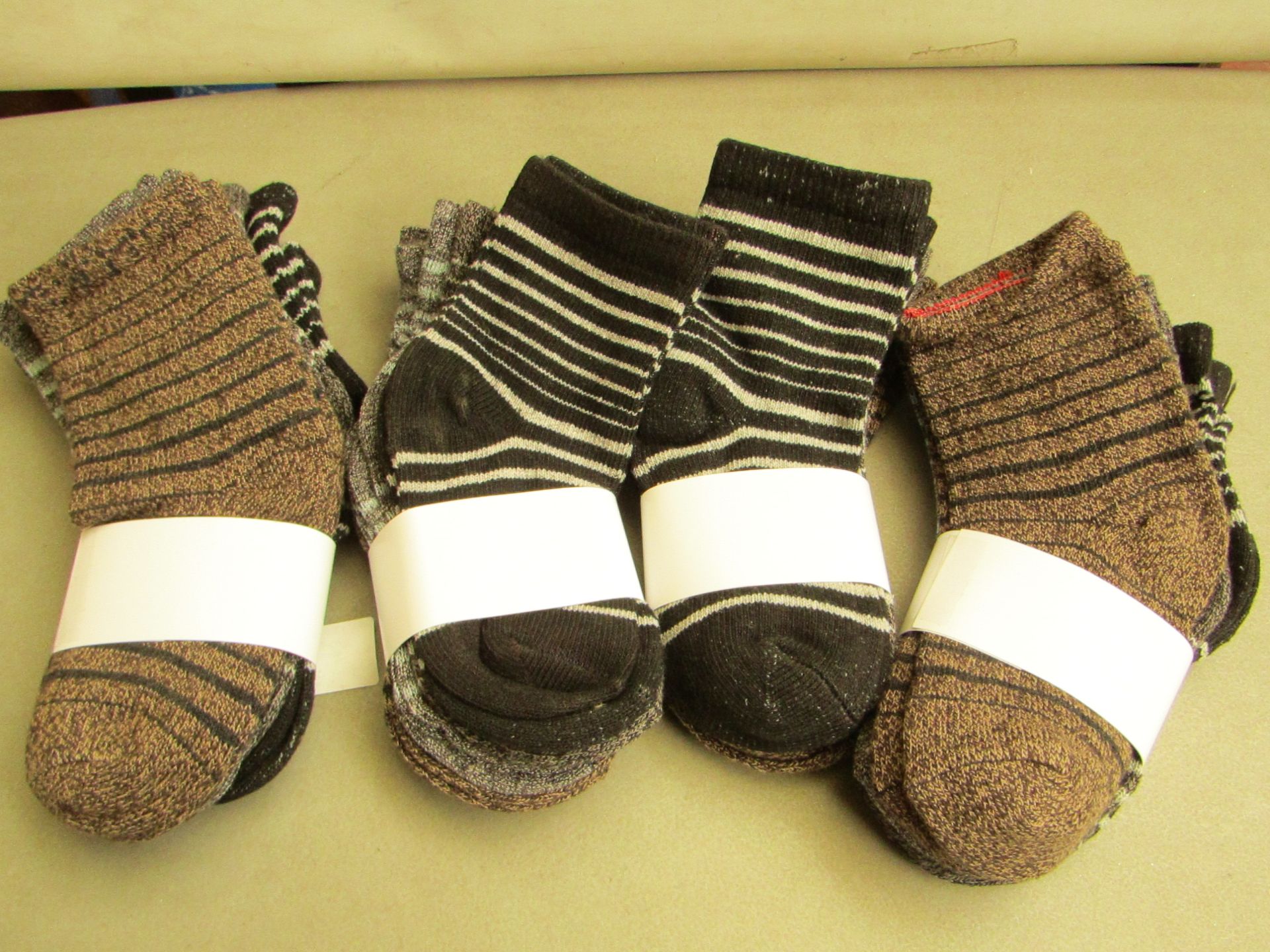 20x Pairs of children's socks, new.