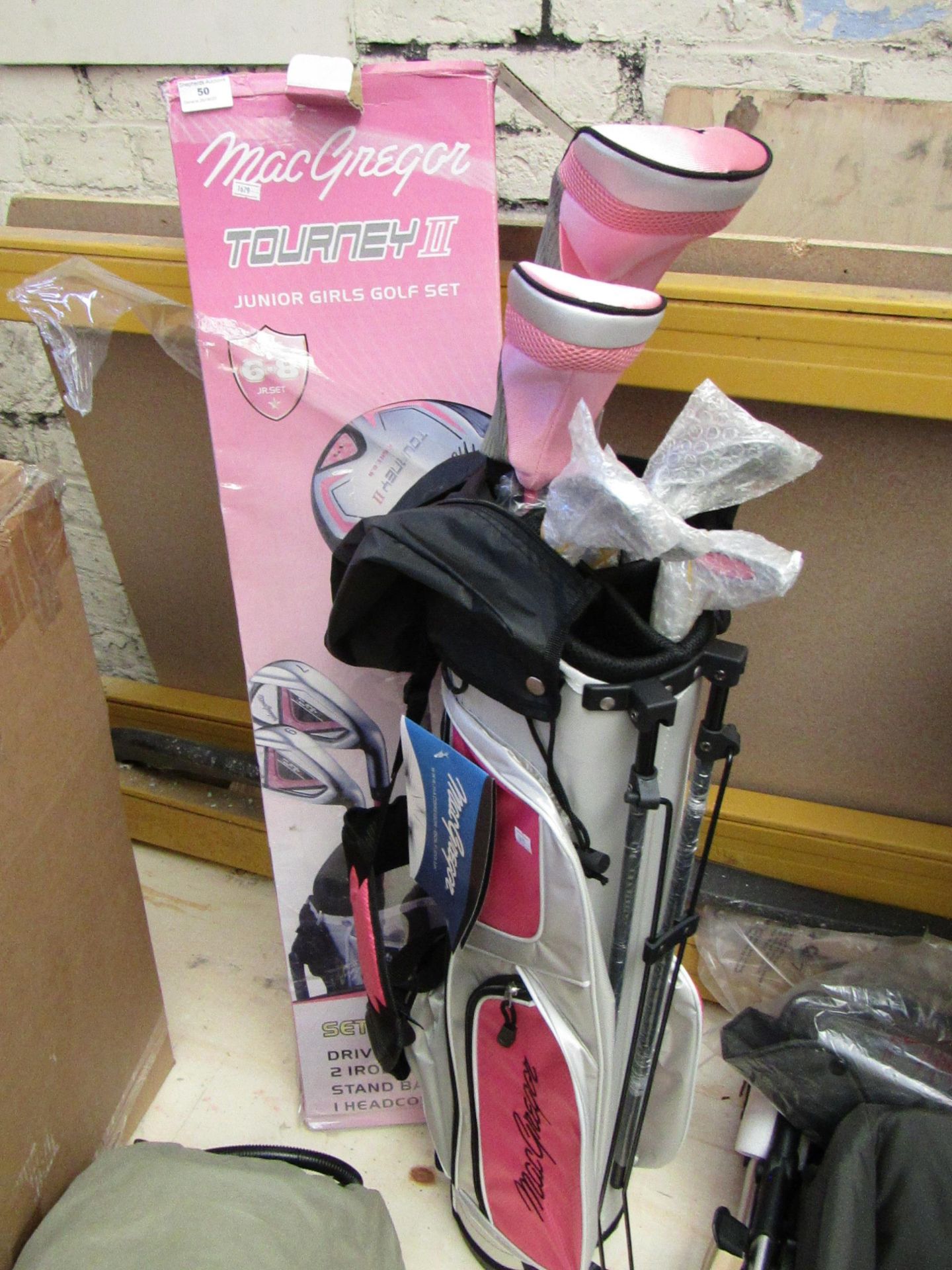 Mac Gregor Tourney 2 junior girls golf set for ages 6-8, looks unsued iwrh box, unchecked for all