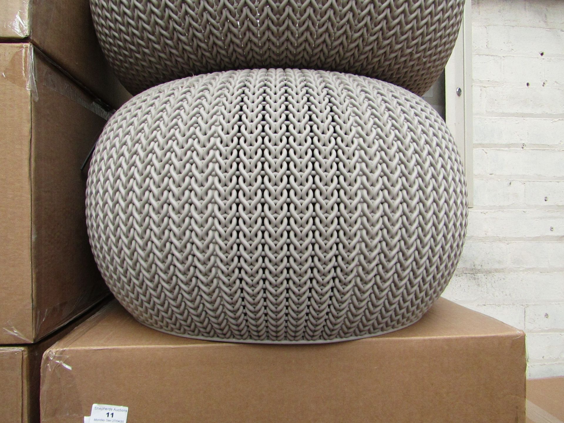 Keter Knit Collection - Cozy Seat - New with Tags & Boxed.